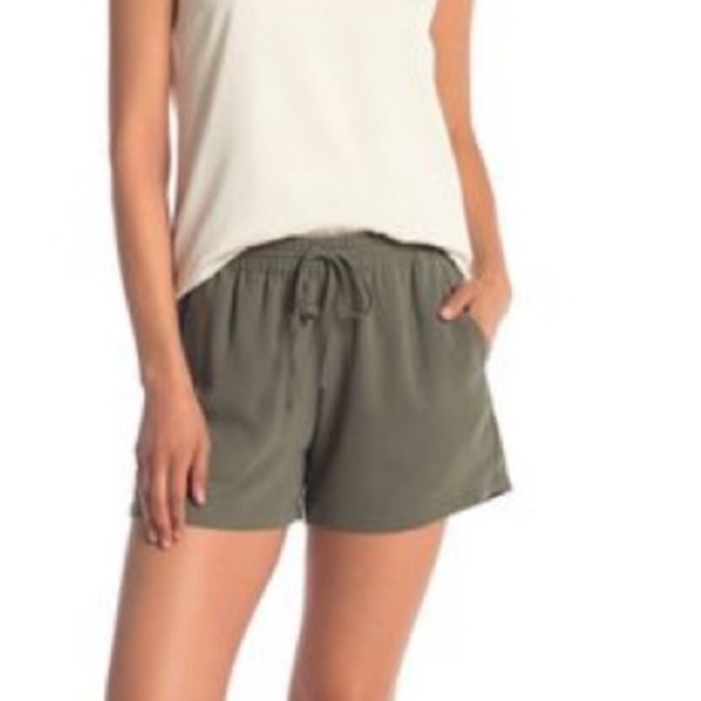 THEORY Kinzie 2 drapey crepe shorts
